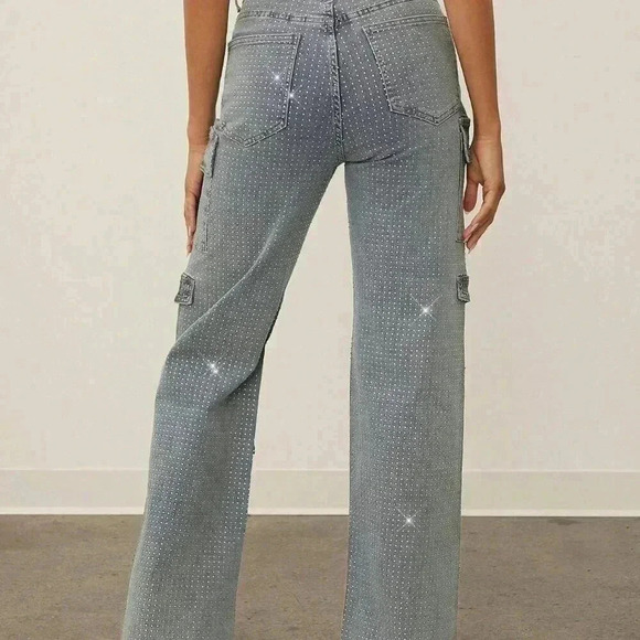 Medium Wash Curvy Women's Flap Pocket Side Cargo Mid Ride Jeans - Picture 6 of 6